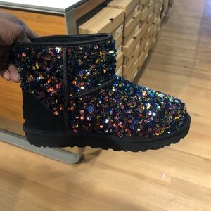 UGG CLASSIC MINI STELLAR SEQUIN BLACK BOOTS!! Size 6
